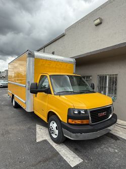 2022 GMC Savana commercial Cutaway
