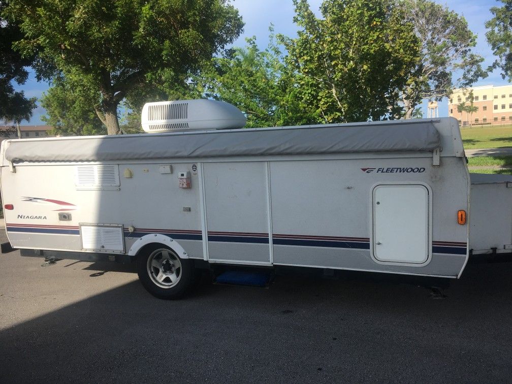 2005 Niagara Fleetwood pop up camper