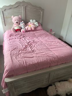 Girl, full-size bed