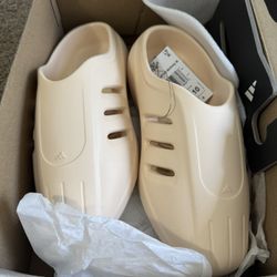 Adidas AdiFoam Infinity Size 9/M 10/W New