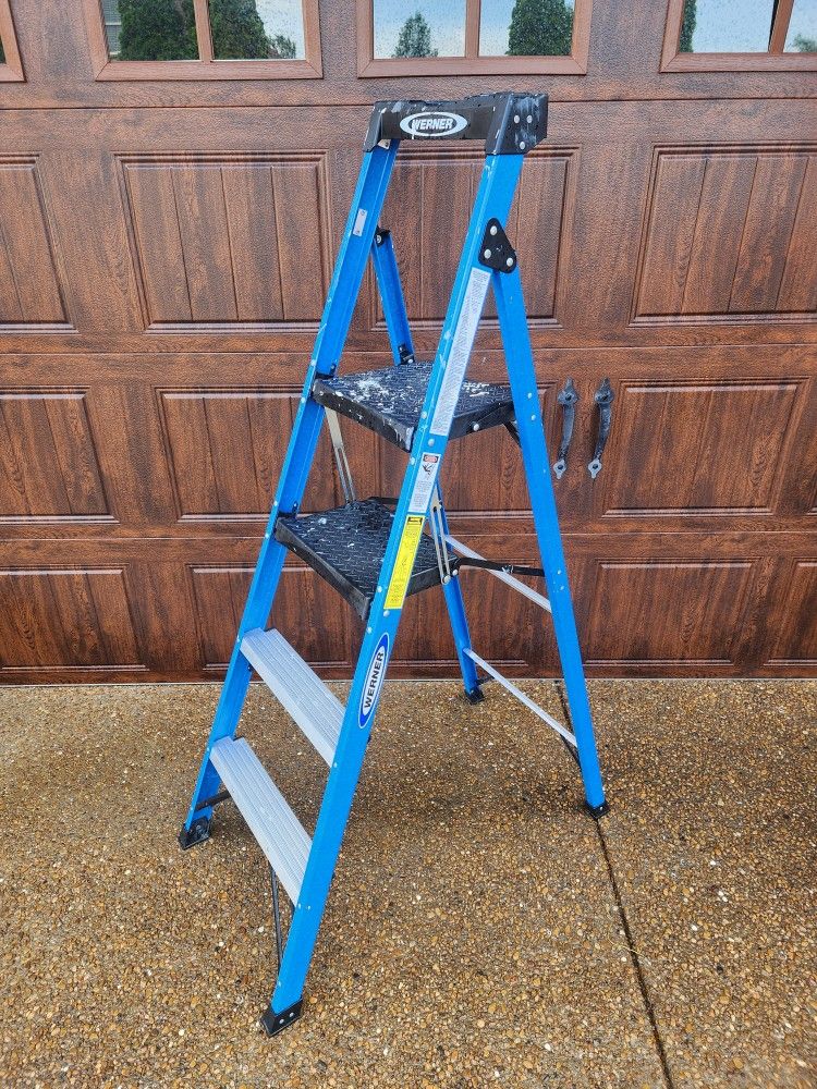 *** WERNER 5.5 FT LADDER ***