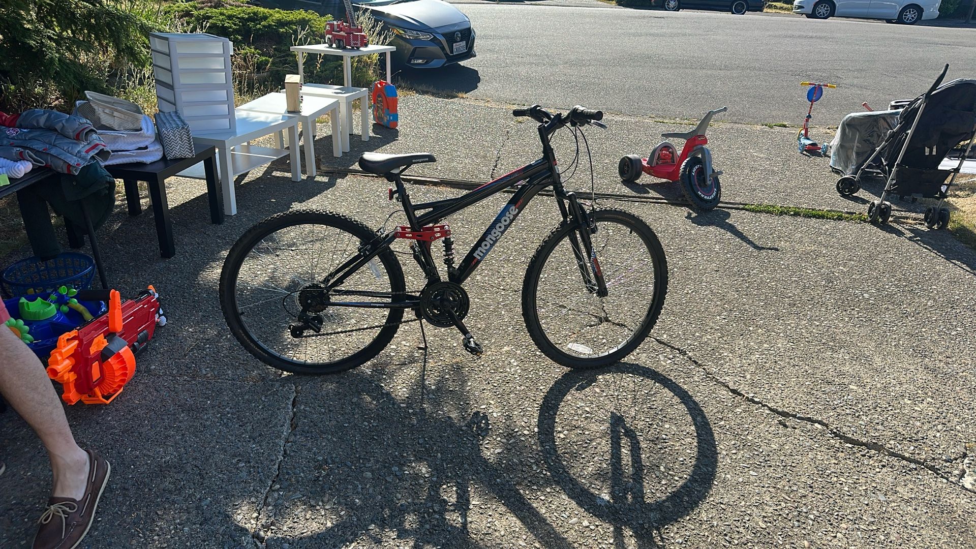 Mongoose Standoff 26 Inch Bike