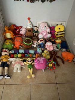 Large Lot of Mixed Stuffed Animals and Plush Toys