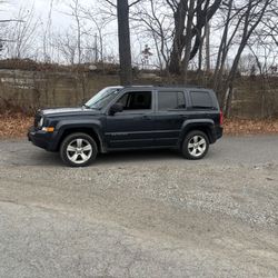 2014 jeep patriot 4wd 160k automatic 4cylinder 30 mpg’s 