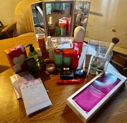 Big Lot of very nice beauty supplies