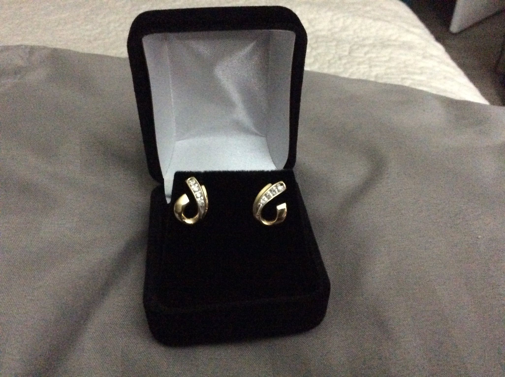 FOR SALE!!!Diamond Studs Earrings 