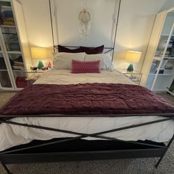 ✨ Rare Anthropologie Iron & Brass Queen Canopy Bed Frame – Timeless & Elegant ✨