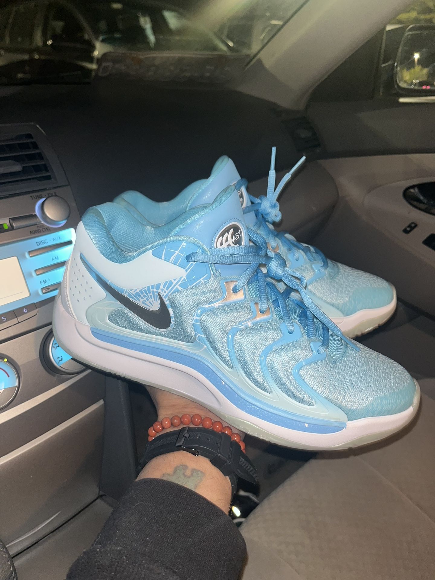 Brand New Never Worn KD 17 Christmas