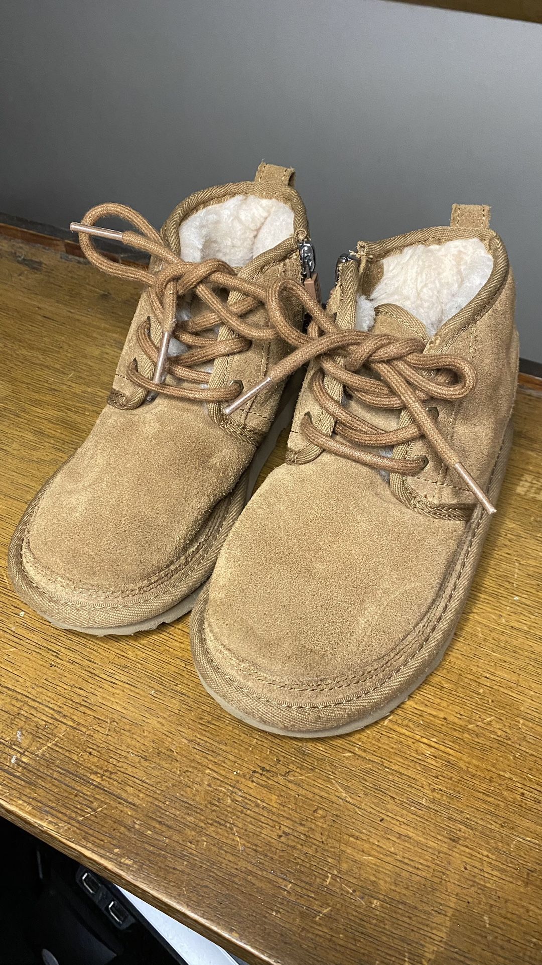 UGGS BOOTS SIZE 12 TODDLER