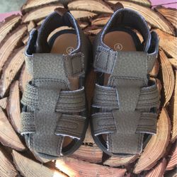 Brown Sandals Size:4 Kids 