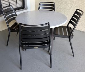 Patio Table/4 Chairs
