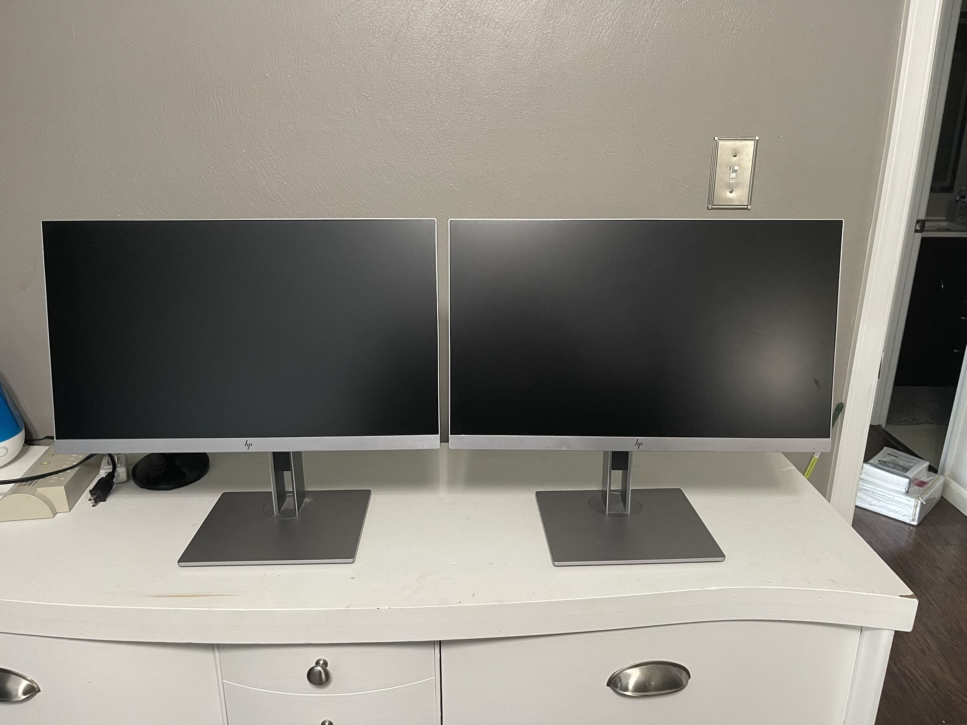 HP E223 Monitors - 2 Of Them