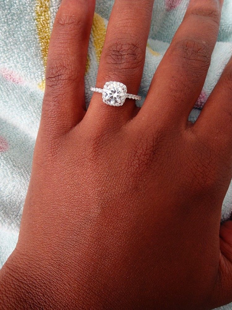 GORGEOUS MOISSANITE RING