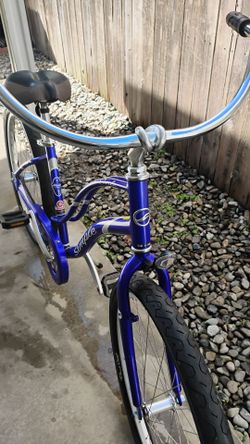 Beach cruiser bike (Giant)
