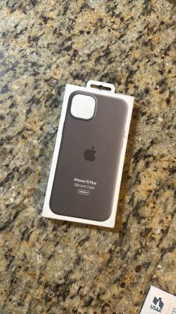 iPhone 15 plus MagSafe case in clay