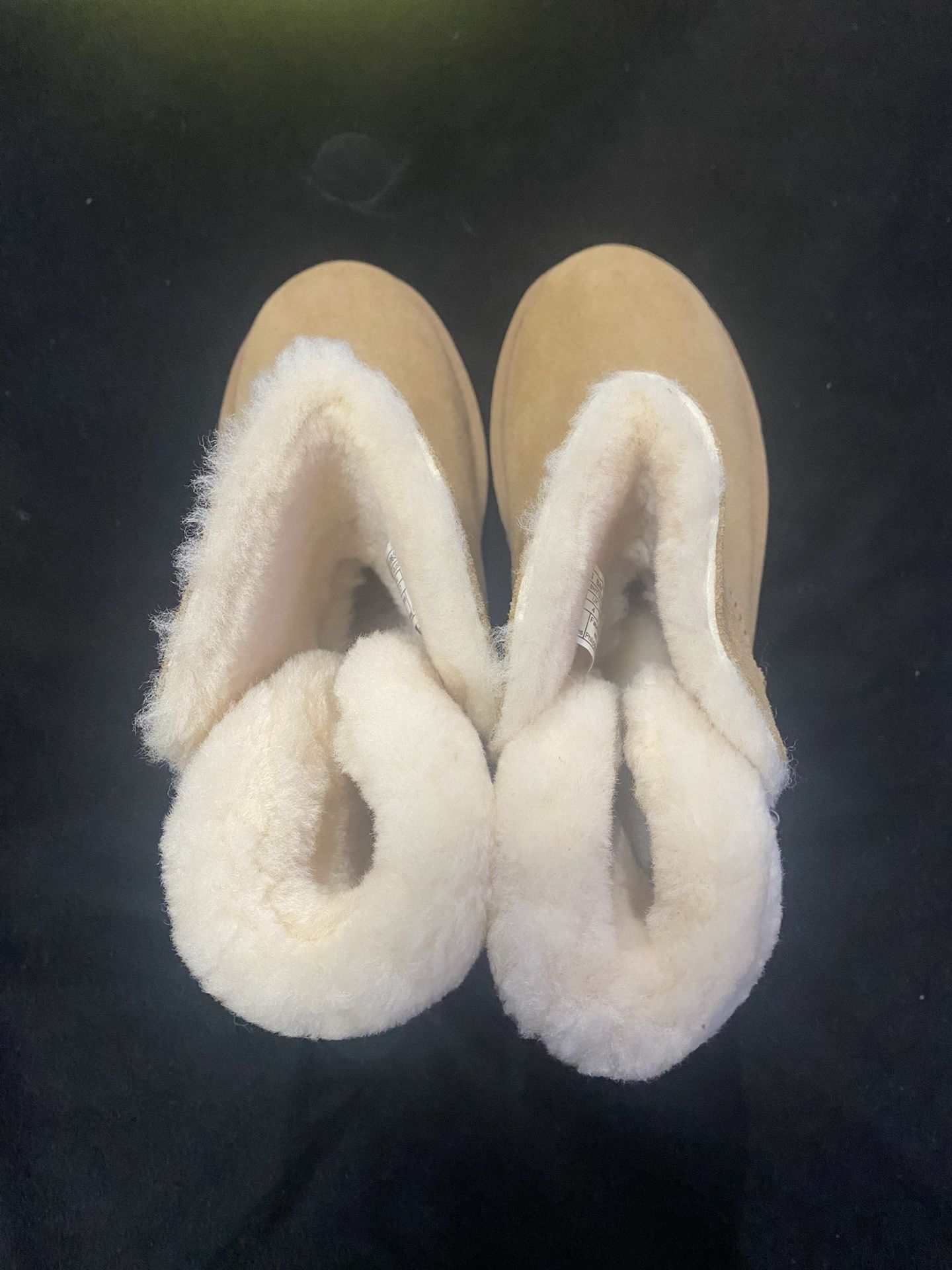 Ugg Women Boots Size 6 New/Nuevas Asking $45