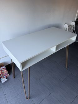 White Threshold Desk