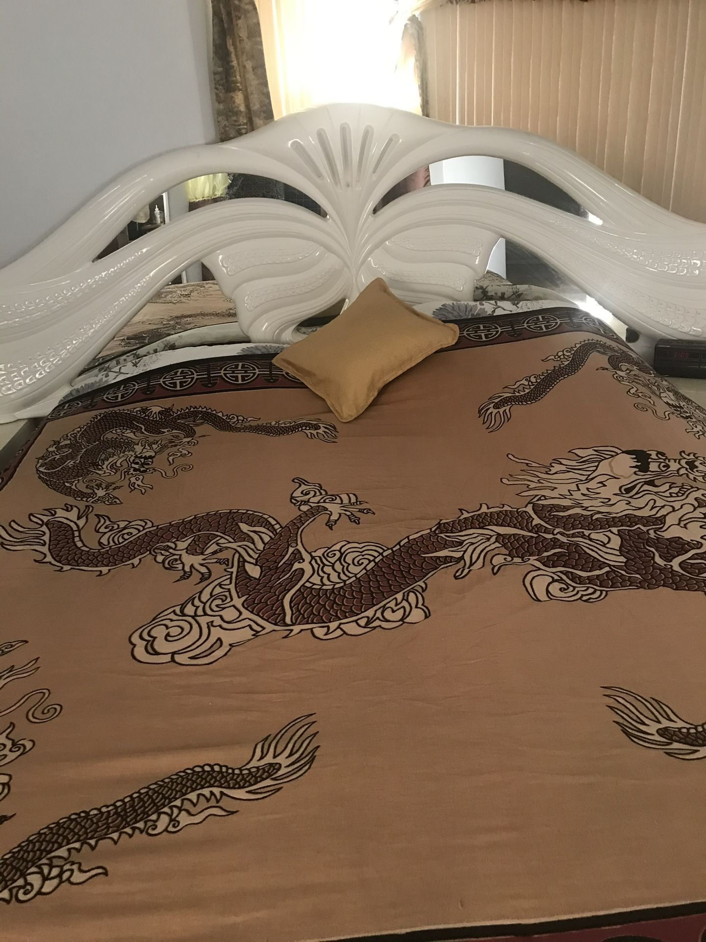 California King Italian Bedroom Set