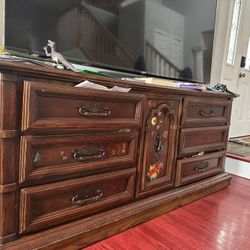 Wooden Dresser With 6 Drawer
