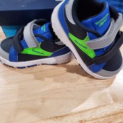 REEBOK TODDLER  TENNIS  SHOES SIZE6