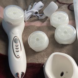 True Glow Sonic Facial Brush