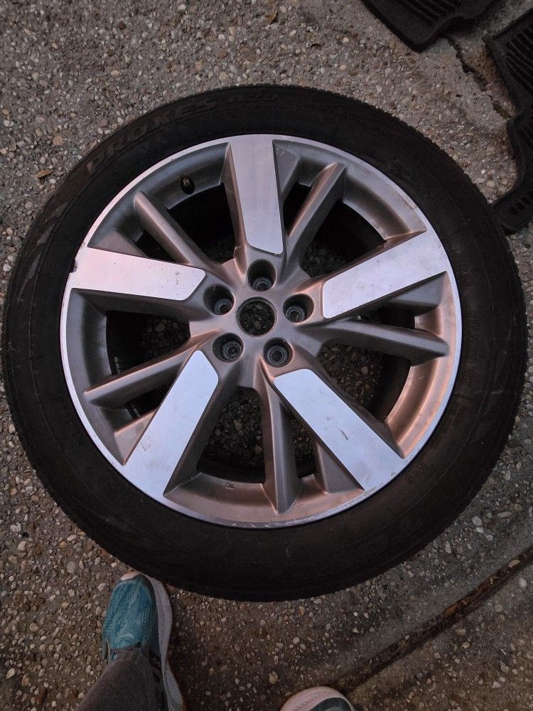 Rim & Tire For Pathfinder