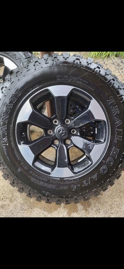 Dodge Ram  Wheel LT275/70R18 A/T