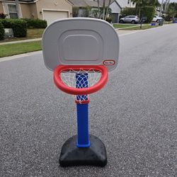 LITTLE TIKES BASKETBALL HOOP