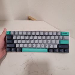 Custom 60% Keyboard! Super Creamy! READ DESCRIPTION!