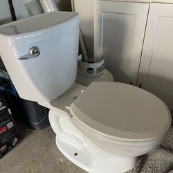 American Standard White Round Chair height 12-in Rough-In WaterSense 1.28 GPF Soft Close 2-piece...