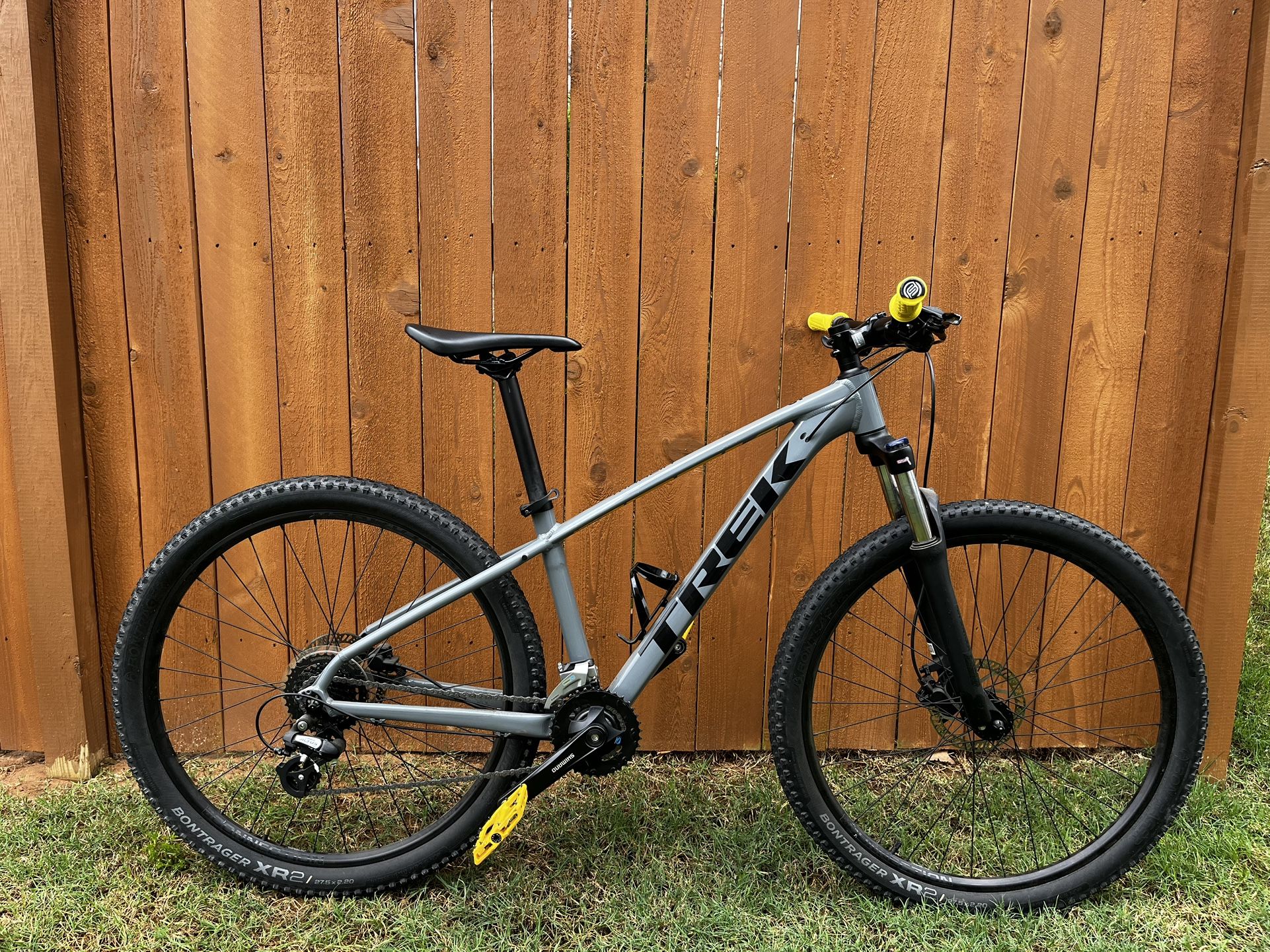 🚴♂️ Trek Marlin 6 (Small, 27.5") – Grey/Yellow – Good Condition