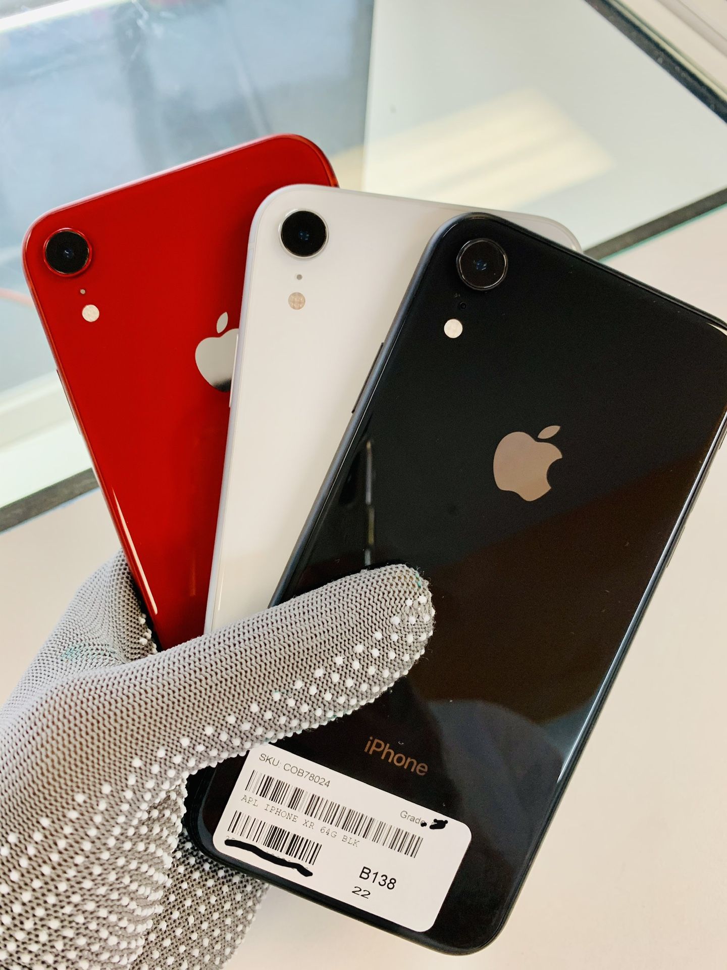 iPhone XR 64gb unlocked ask for colors in stock