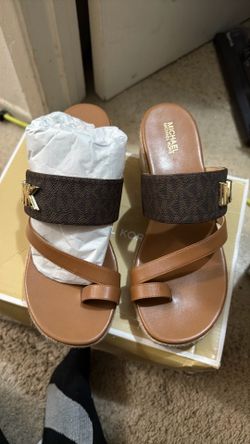 Brown acorn MK size 7 new