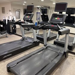 Life Fitness Integrity Treadmill