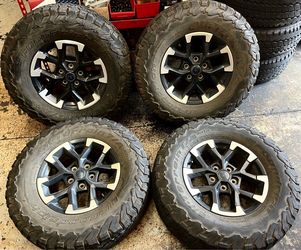 17” Jeep Wrangler Rubicon Gladitor 2025 wheles and tires