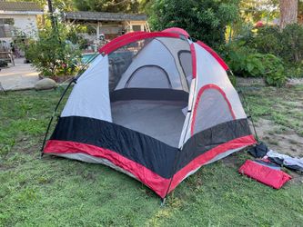 SwissGear  3 person dome tent