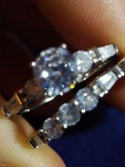 Gorgeous WOMAN'S round cut wedding engagement promises ring size 7.0