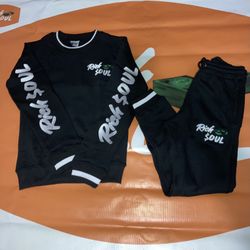 Rich$oul sweatshirt sets sizes s-5x 1 for $100 or 2 for $180 hmu‼️‼️🔥💯✅🚨