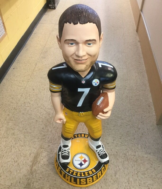 3 foot tall Pittsburgh Steelers Ben Roethlisberger Bobblehead!