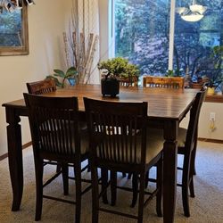 Extendable Dining Table & 6 Matching Chairs