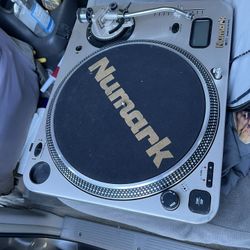 Numark Turntable