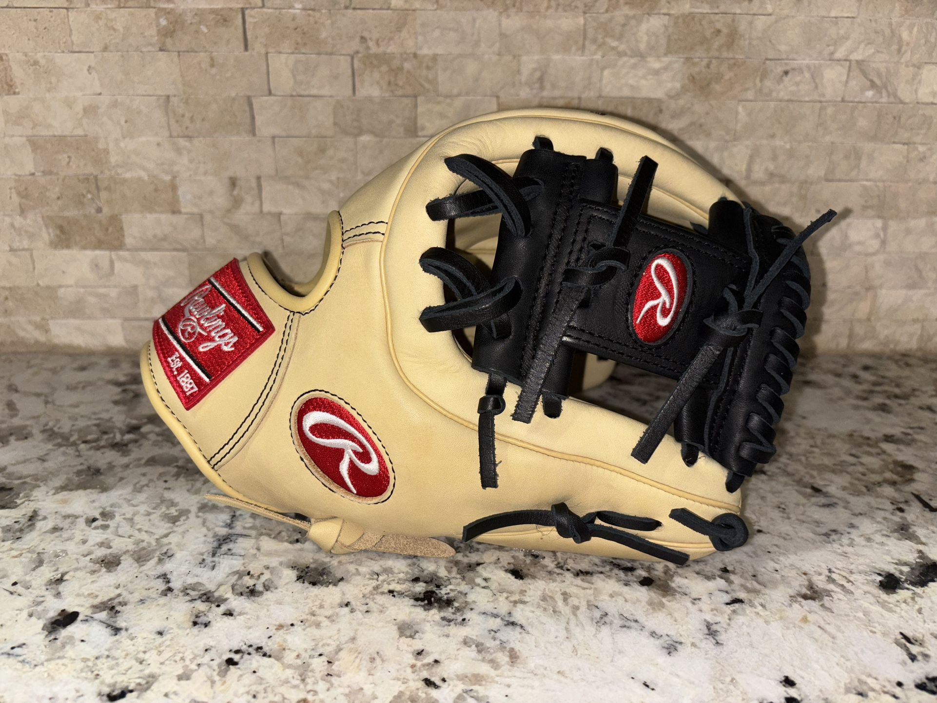 NEW w/tags Rawlings 11.5” Gold Glove Elite GGE115ICBB RHT