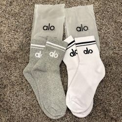 2 Pairs Of  Alo Yoga Unisex Throwback Socks Grey And White
