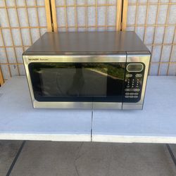 Good Clean Sharp Microwave Oven