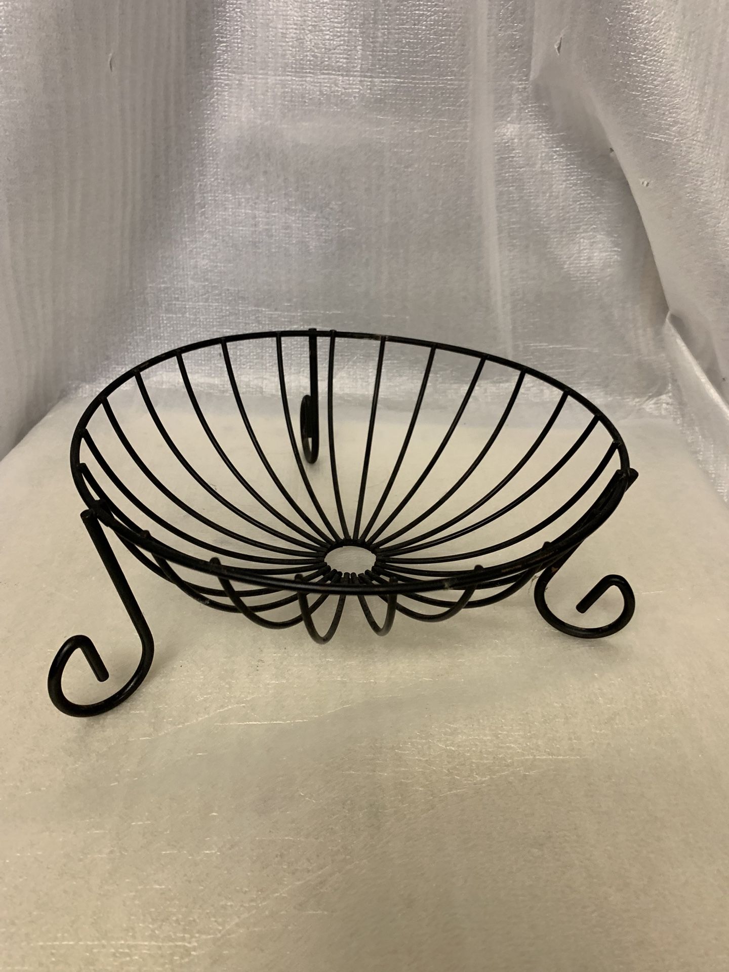Vintage Wrought Iron Fruit Basket / Kitchen Metal Basket / Round Wire Basket 10”