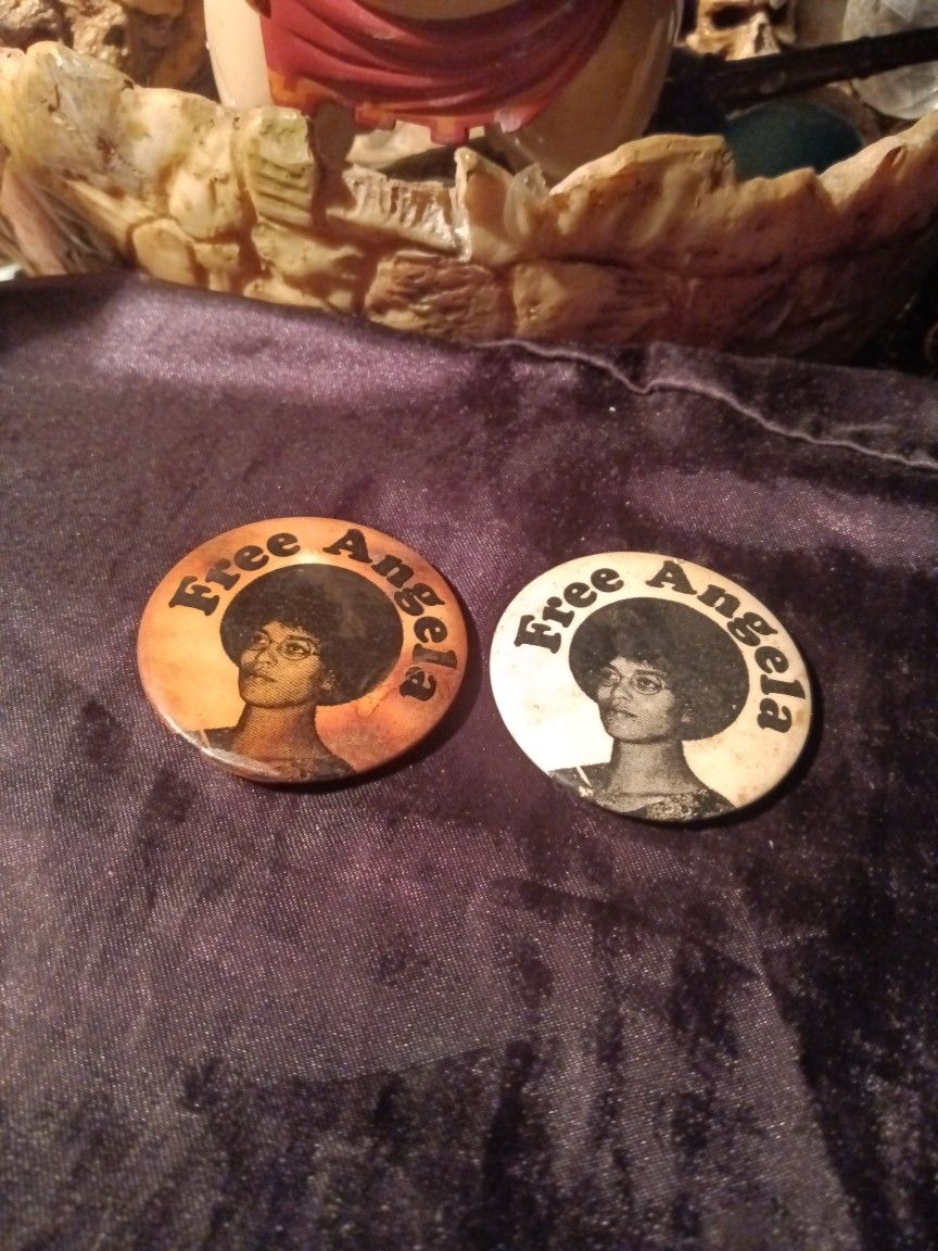 Vintage Buttons Free Angela.