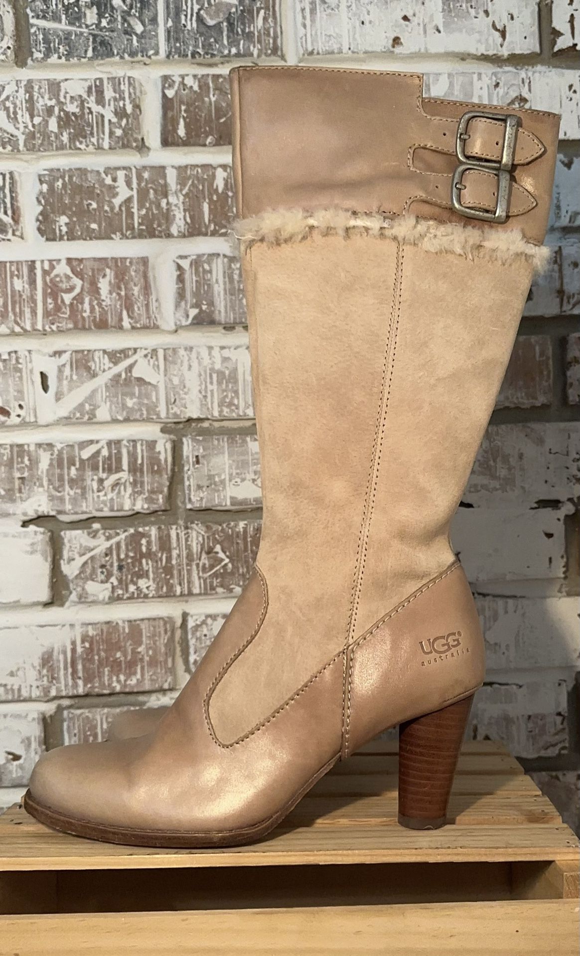 UGG Heel Boots Leather Suede & Sheepskin Size 7.5 Women’s Beige W/Buckle Zip