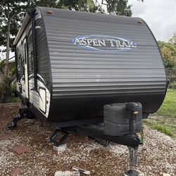 2018 Keystone Travel Trailer – Great Condition