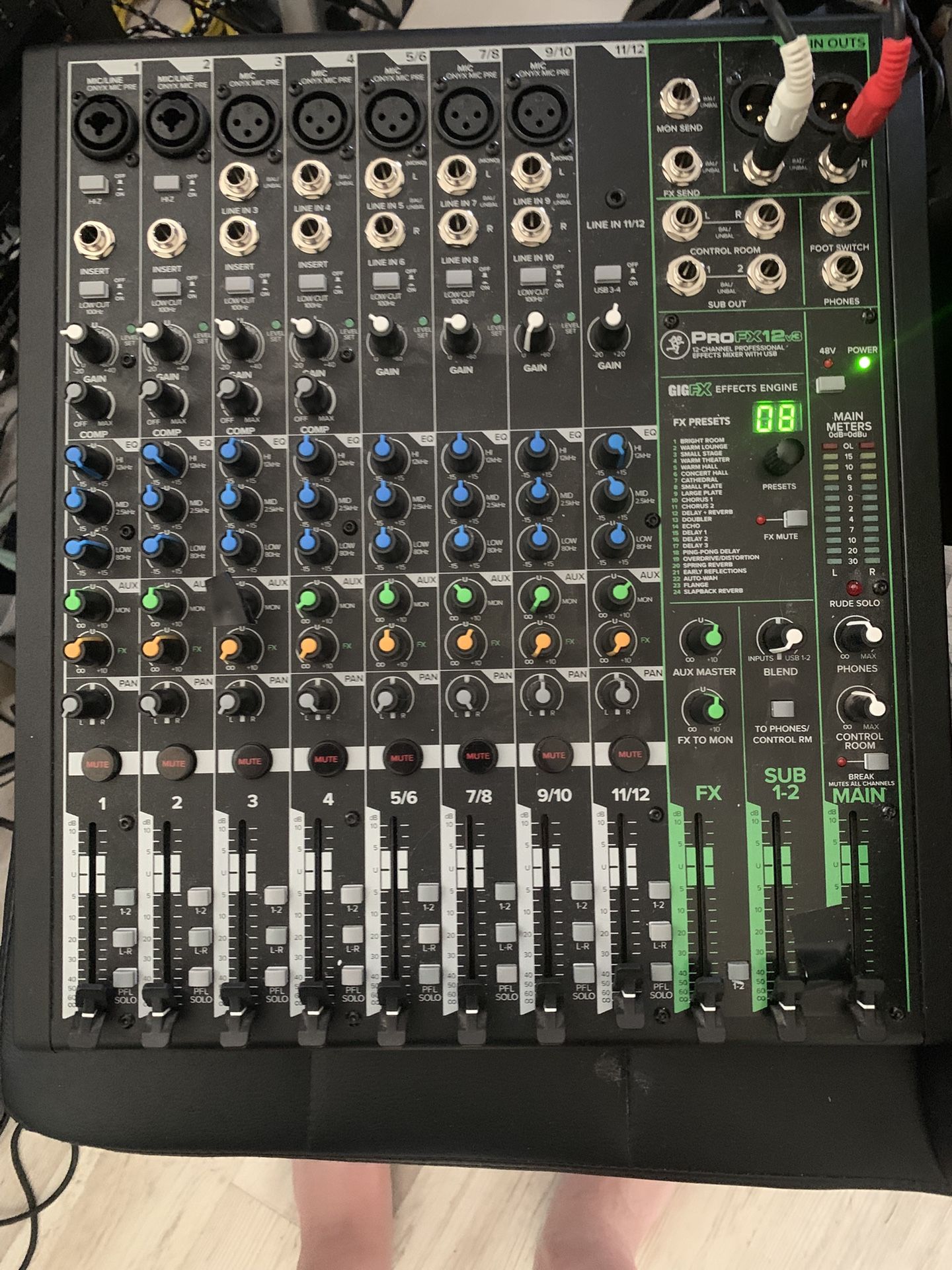 Mackie Pro FX 12 V3 Professional Effects Mixer
