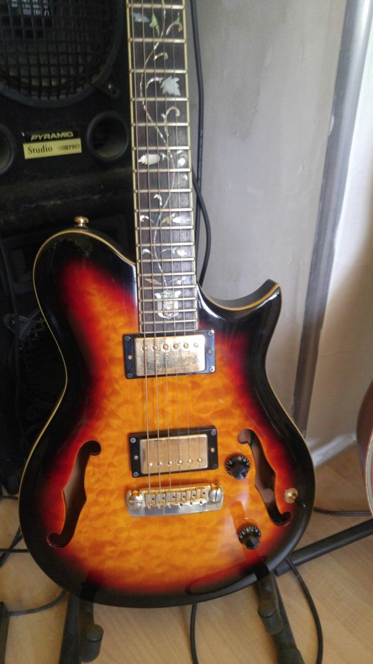Beautiful cort cl 1500 hollowbody electric guitar